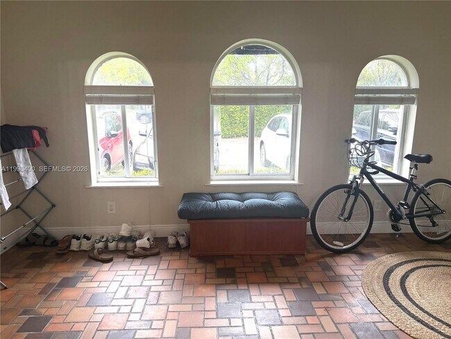 Foto del edificio - 5116 SW 57th Ave