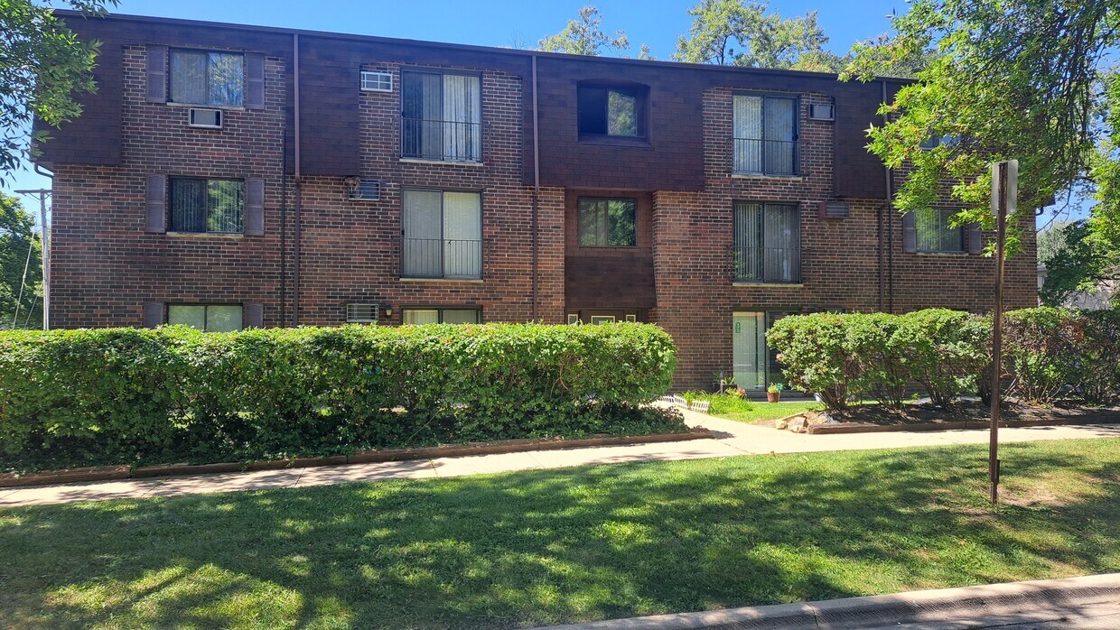 206 W División St Unit D, Villa Park, IL 60181 Condo for Rent in