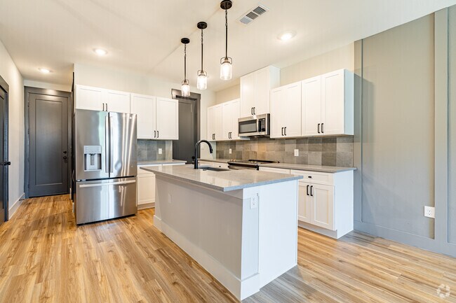 Virginia - 3 habitaciones, 2.5 baños - 1,957 pies cuadrados - Cocina - The Townhomes at Monticello