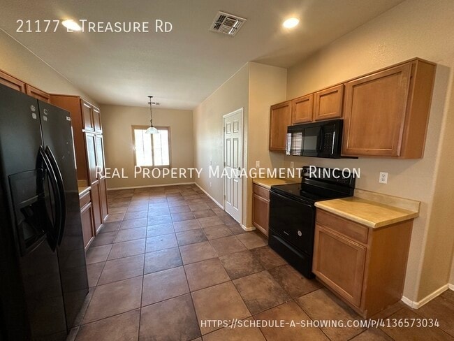 Building Photo - 21177 E Treasure Rd