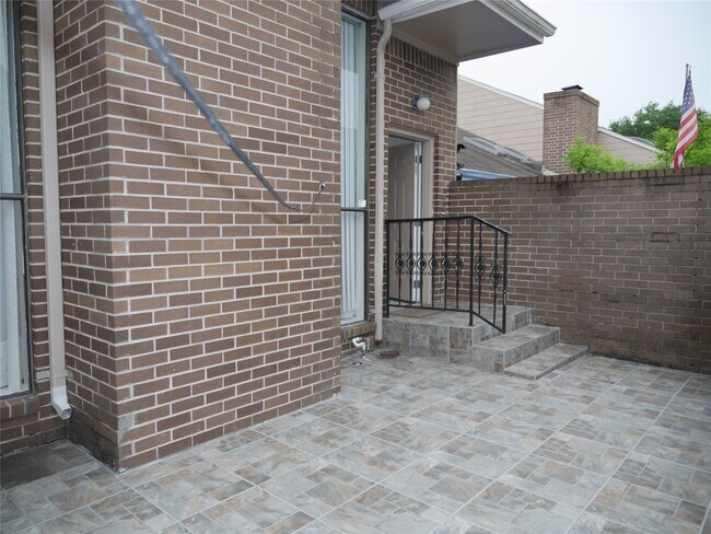 Foto del edificio - 13840 Hollowgreen Dr
