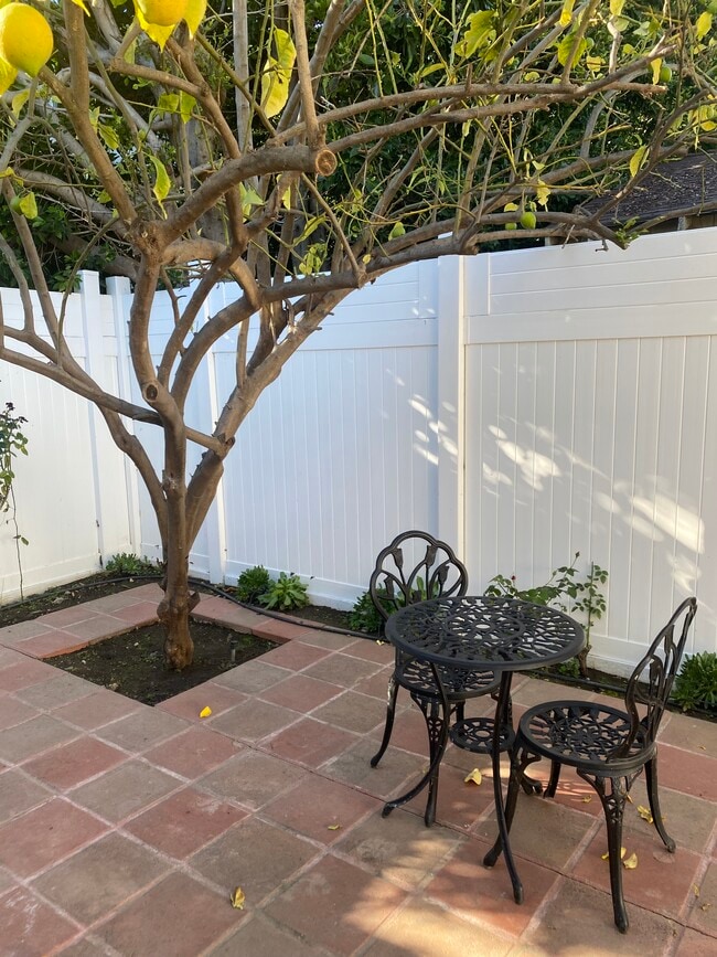 Building Photo - 3675 Kelton Ave