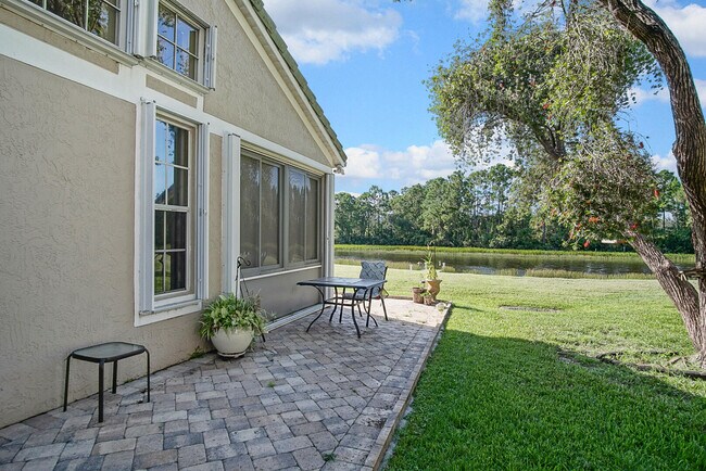 Building Photo - 1687 SW Harbour Isles Cir