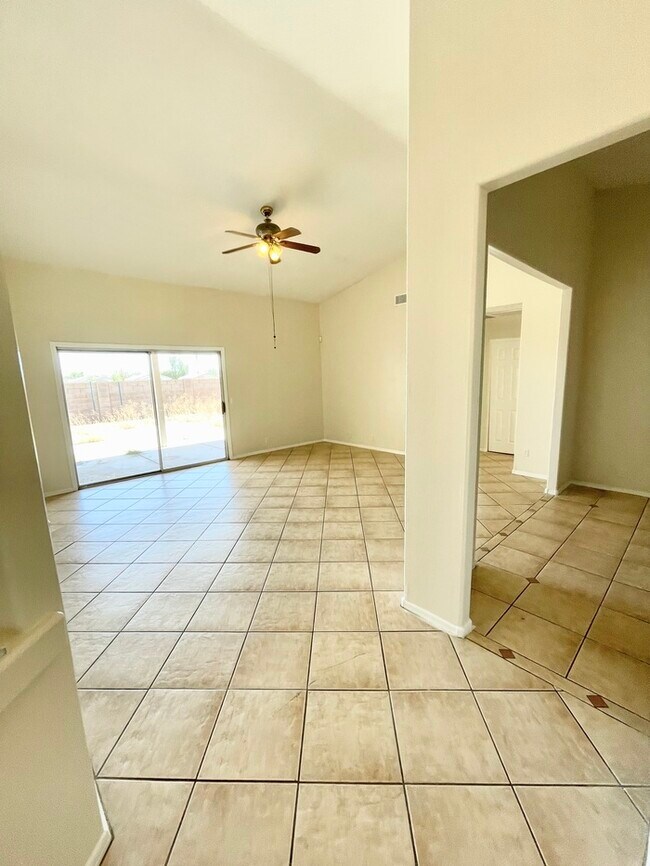 Building Photo - 8755 W Las Palmaritas Dr