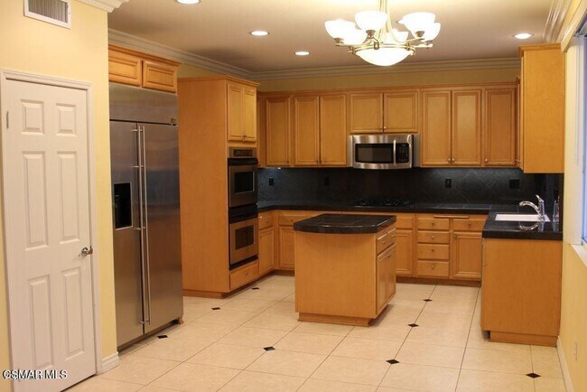 Building Photo - 2033 Yellowthroat Pl