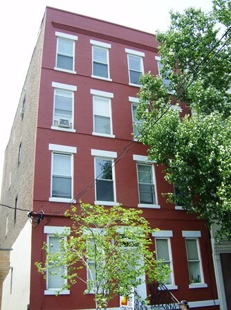 Building Photo - 320 Madison St