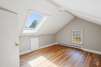 Building Photo - 62 Willow Rd