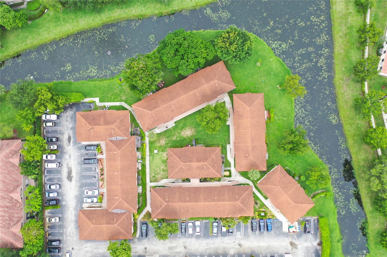 Foto del edificio - 3214 Coral Ridge Dr