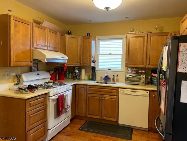 Building Photo - 415 Raritan Ave