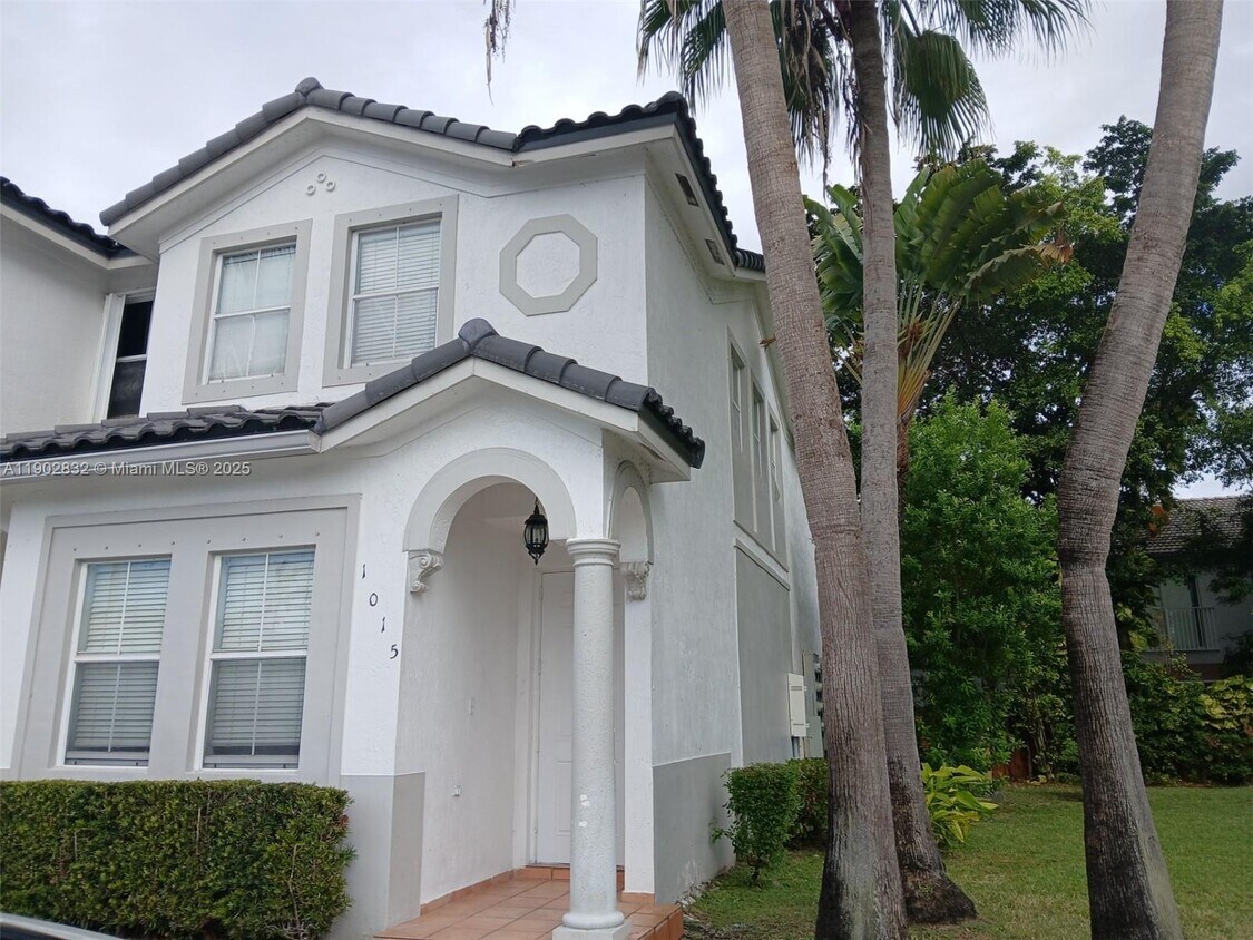 Foto principal - 5560 NW 107th Ave