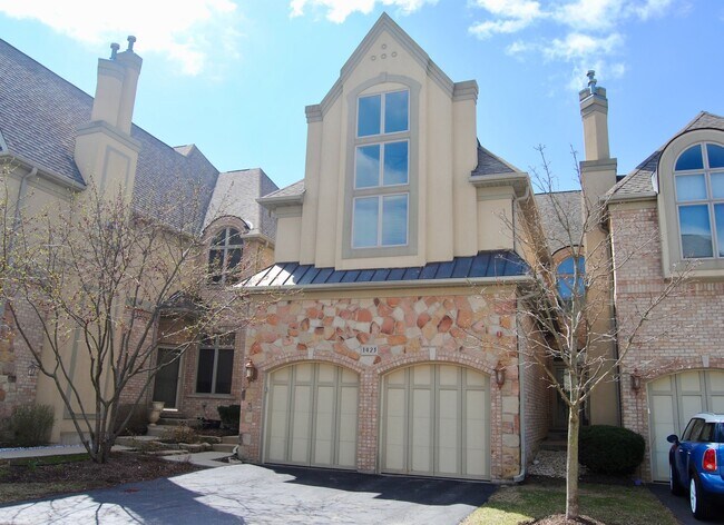 Building Photo - 1423 Rue Paris Pl