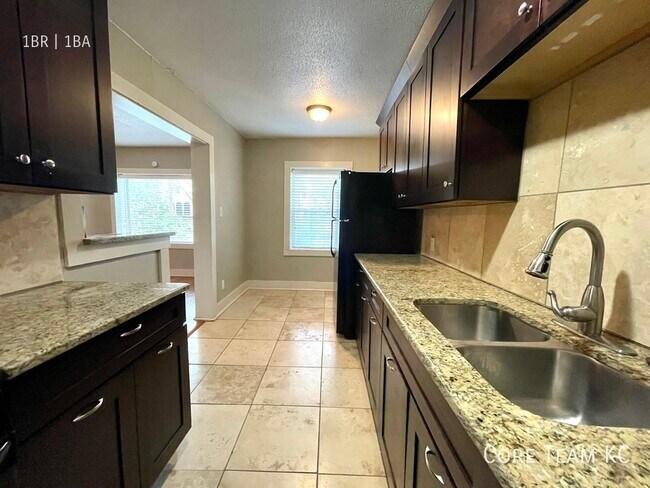 Foto del edificio - 4328 Roanoke Pkwy