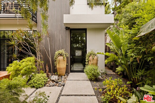 Foto del edificio - 2341 Wilson Ave