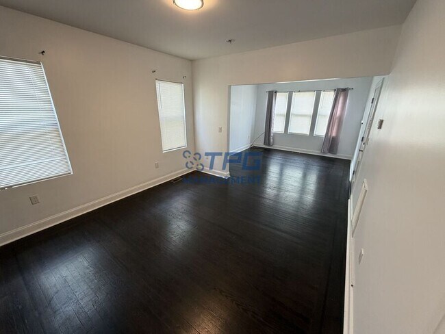 Photo - 937-939 Pennington St-1R Apartment