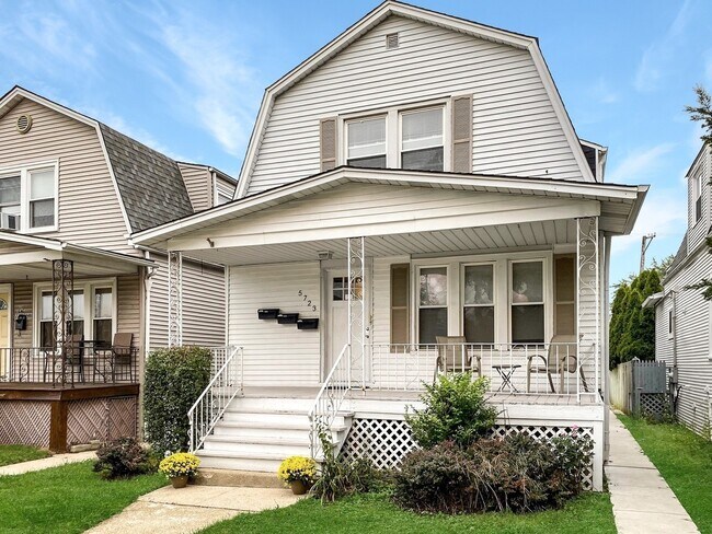 Building Photo - 5723 N Austin Ave