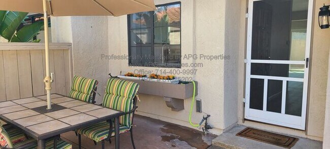 Foto del edificio - Cozy two-story 2 bedroom / 2.5 bathroom Co...