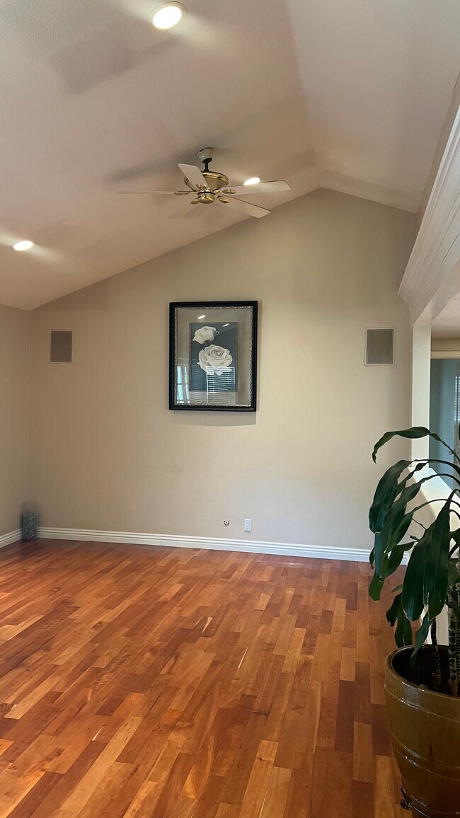 Foto del edificio - 16255 Dickens St