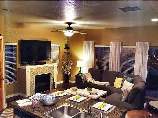 Sala de estar - 9876 Martin Luther King Junior Boulevard