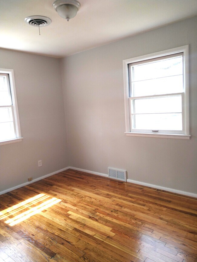Master Bedroom - 1312 SW Glendale Dr