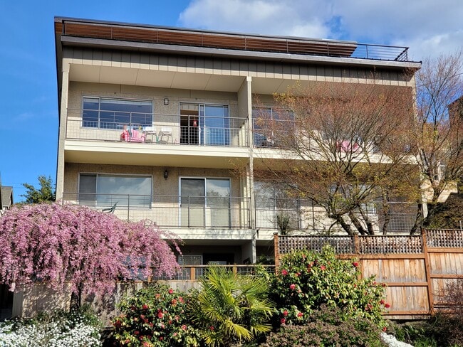 Foto del edificio - 2332 Minor Ave E