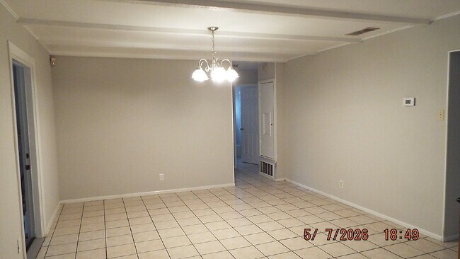 Foto del edificio - "Charming 3-Bedroom Oasis with 2 Full Baths in Live Oak – 1236 Sq Ft of Comfort Awaits!"