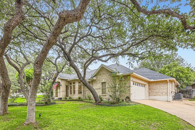 Building Photo - Gorgeous single story home with a POOL!!