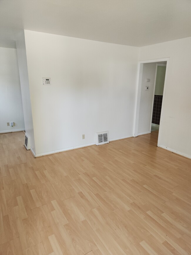 Building Photo - 9762 Scottdale Dr
