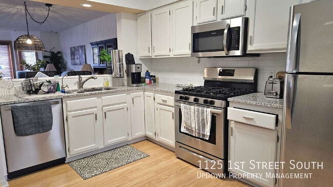 Building Photo - 1125 1st St S