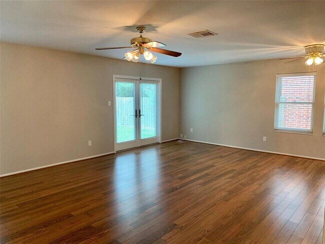 Foto del edificio - 14806 Cypress Valley Dr