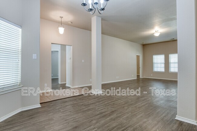 Foto del edificio - 130 Carmel Dr