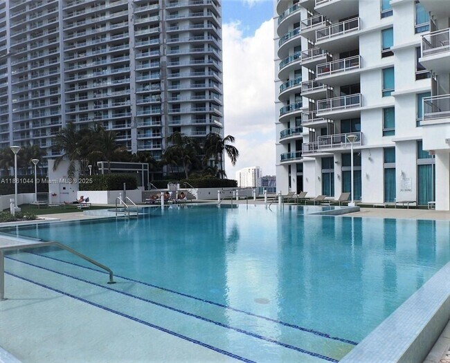 Building Photo - 350 S Miami Ave