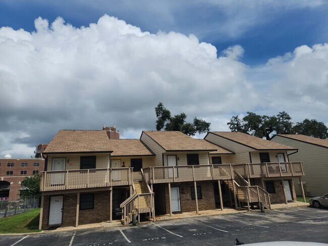 Building Photo - 305 Hayden Rd