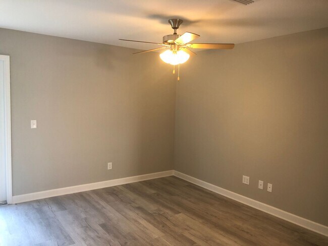 Building Photo - 3 bedroom, 2.5 bath town-home,near TAFB