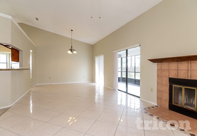 Foto del edificio - 8111 Hathaway Dr