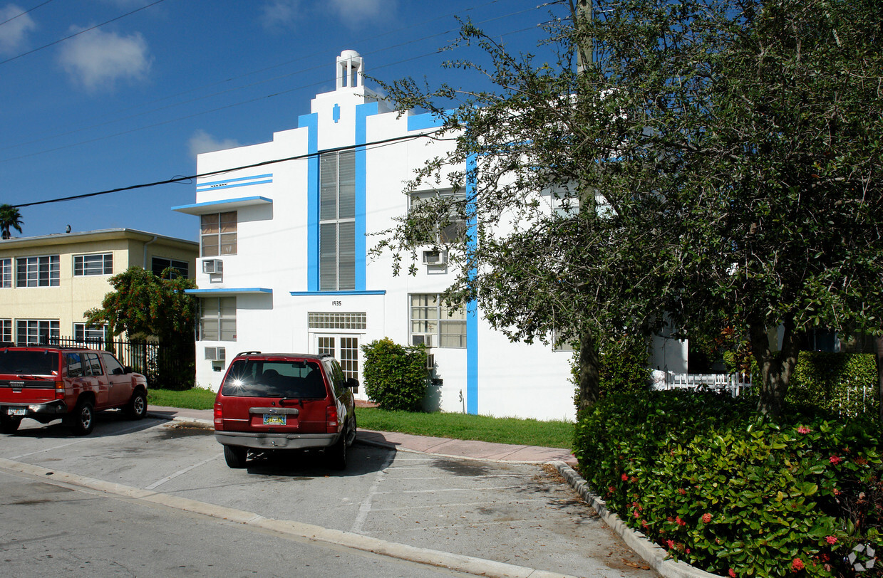 Building Photo - 1935 Calais Dr