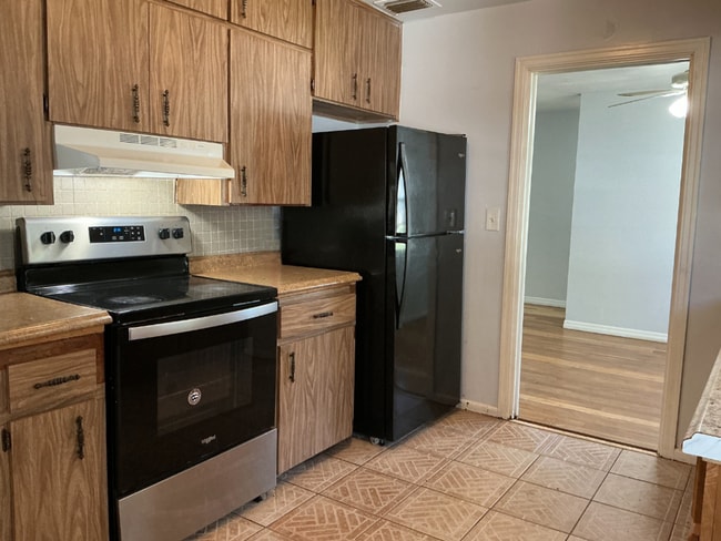 Building Photo - Single-Family Home | 3 Bedrooms | 2 Bathrooms