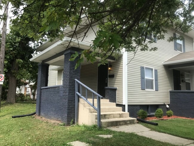Foto del edificio - 1102 N Parker Ave
