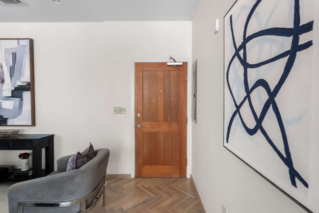 Building Photo - Sophisticated Living on Barton Springs