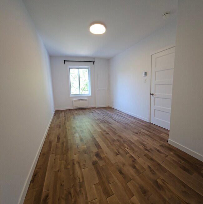 Building Photo - 12327 Boul Saint-Germain