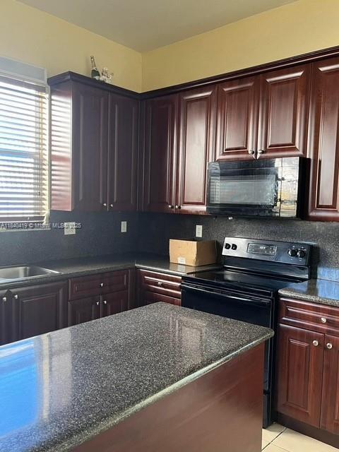 Foto del edificio - 18375 NW 88th Pl