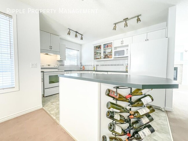 Photo du bâtiment - 50% OFF YOUR FIRST MONTHS RENT! GREAT 4 BE...