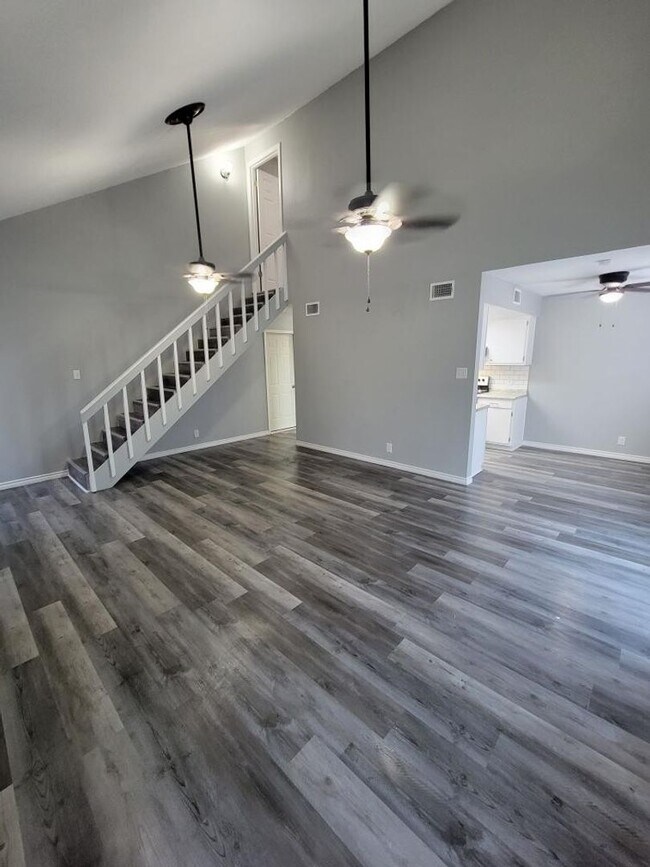 Foto del edificio - WOW!!! Gorgeous 3/2 home available NOW!!!