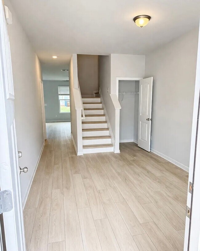 Foto del edificio - 471 Payne Dr