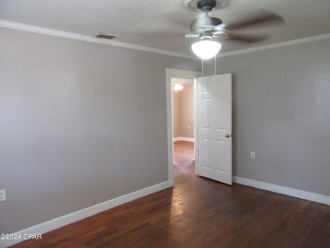 Foto del edificio - 1708 Louise Ave