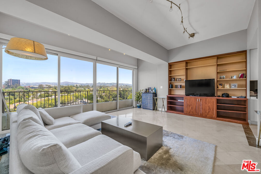 Foto principal - 10501 Wilshire Blvd