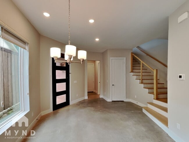 Building Photo - 2345 Vagas St