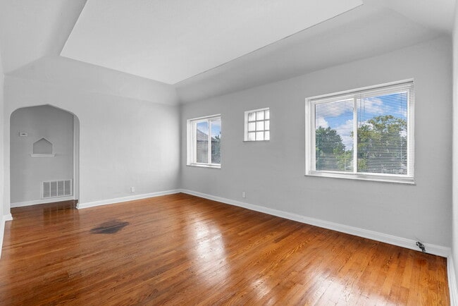 Building Photo - 6010 S Kingshighway Blvd