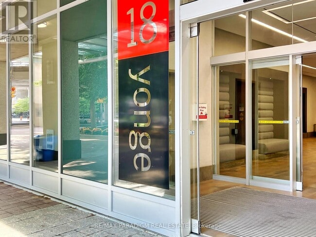 Photo du bâtiment - 18-3718 Yonge St