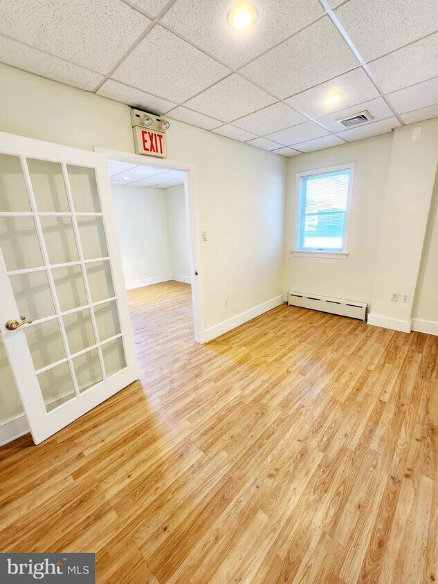 Primary Photo - 1052 Brunswick Ave