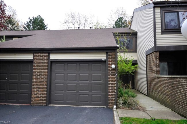Building Photo - 507 Forsythia Ln